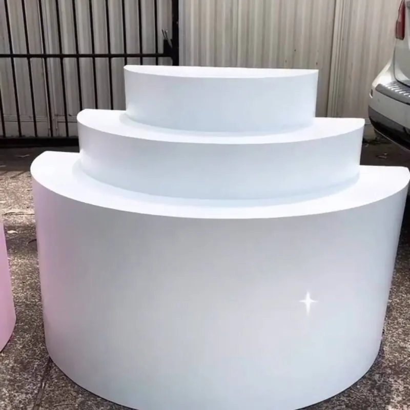 Round layered table