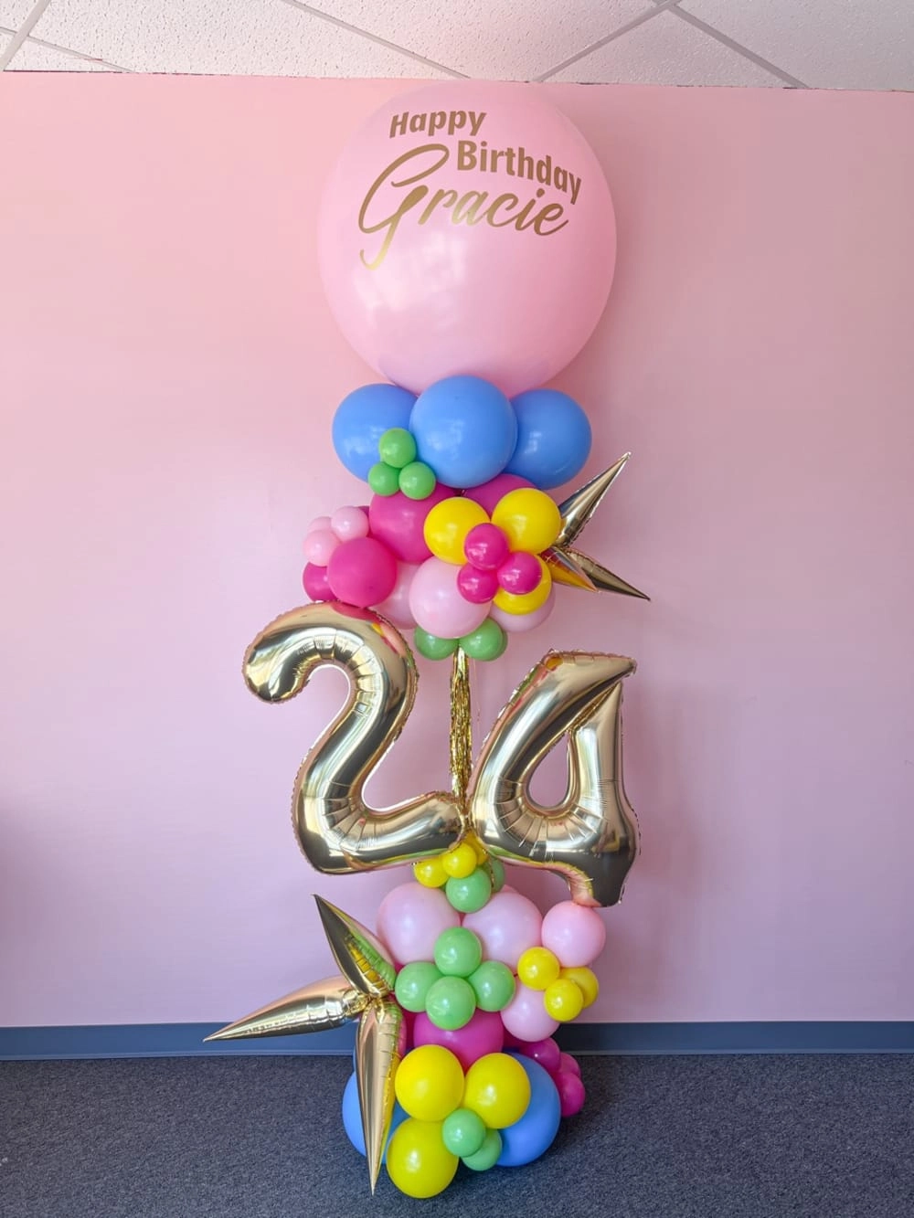 a balloon with the number twenty twenty five and a balloon with the number twenty five in the middle of it